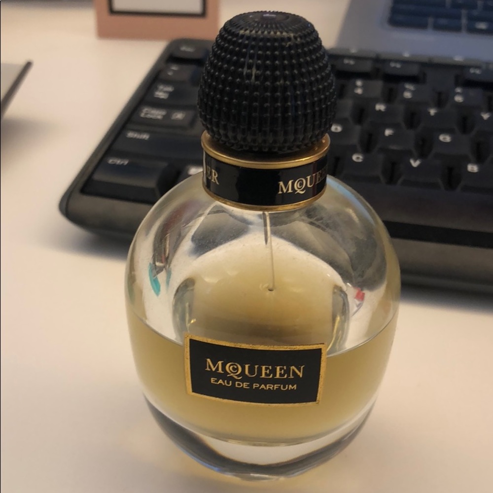 Alexander McQueen + free beauty sample!